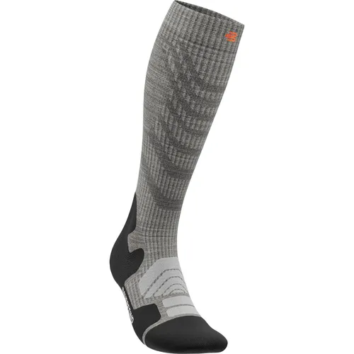 Bauerfeind Sports Outdoor Merino Compression Socks Women - Wandersocken stone grey M 35/38 - Sportsocken mit gezielter Kompression, ideal für lange Wanderungen. Der hohe Merinowollanteil sorgt für Temperaturregulierung und maximalen Tragekomfort.