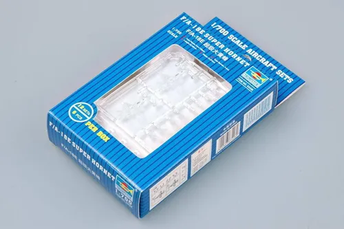 F/A-18E Super Hornet / 1:700 - Trumpeter / 03428