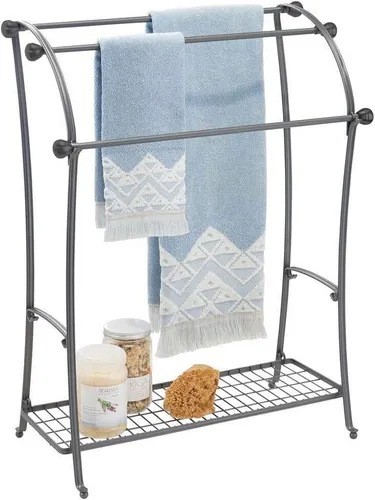 mDesign Badaccessoire-Set Handtuchhalter 3 Stangen Metall grau Handtuchständer Ablage 86cm mDe