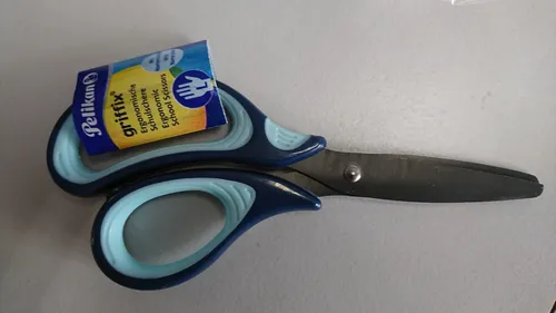Schulschere Griffix blau links 14 cm PELIKAN 803656 SC1LB - ergonomischer Griff für optimale Handhabung und präzise Schnitte