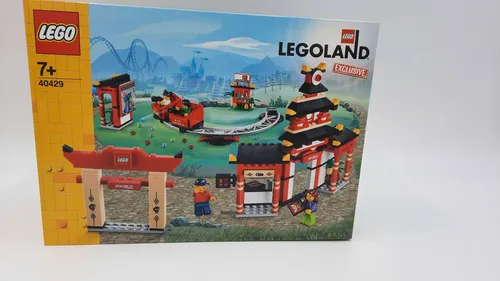 LEGO Legoland 40429 Ninjago World Set A2020 - Bauspielzeugset, exklusives Ninjago World Set mit 439 Teilen und 4 Minifiguren – ideal für Sammler und Ninjago-Fans!