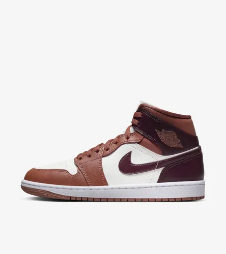 Nike Air Jordan 1 Mid Damen Sneaker White Brown - 36.5 EU - Stylische Damen Sneaker aus Leder & Synthetik, ideal für Beruf und Freizeit mit bequemer 2.8 cm Absatzhöhe.
