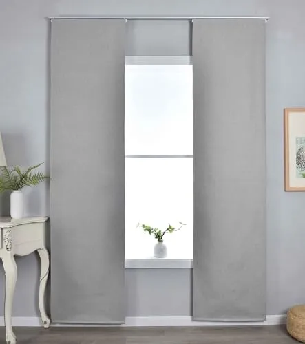 Gardinenbox 2er Set Flächenvorhänge München Dark mit Paneelwagen - Schiebevorhänge mit 100% Verdunkelung in eleganter Sandfarbe und Fischgrätmuster, ideal für eine stilvolle Raumgestaltung.