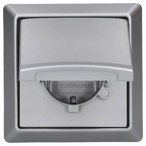 Busch Jaeger Allwetter 44 Set Steckdose mit Klappdeckel - Steckdose für Innen- und Außenbereich, wassergeschützt mit elegantem Alusilber-Rahmen für optimale Nutzung bei jedem Wetter.