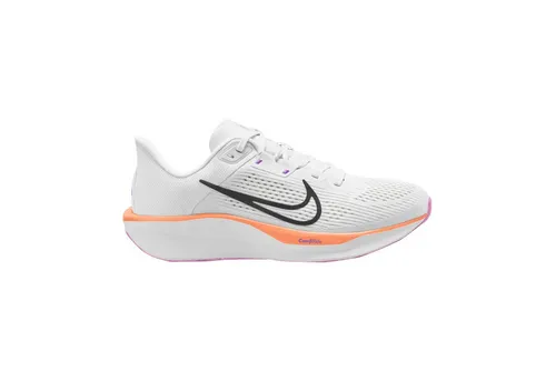 Nike Quest 6 Straßenlaufschuh für Damen – Weiß/Schwarz-Lila, 40.5 EU (W 9 US) - Vielseitiger Straßenlaufschuh mit optimaler Passform und hohem Komfort. Das strukturierte Obermaterial bietet perfekten Halt und verbesserte Ballkontrolle für präzise Manöver. Ideal für alle Oberflächen und stilvoll im Design.