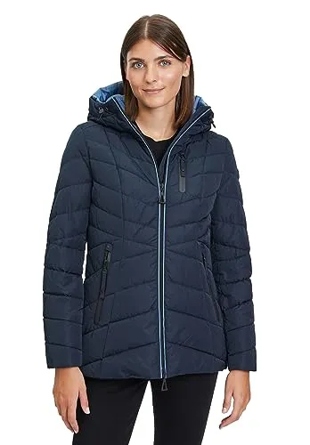 Gil Bret Steppjacke - Funktionsjacke mit leicht taillierter Passform, ideal für kühlere Tage. Die Jacke bietet eine nicht abnehmbare Kapuze und praktische Reißverschlusstaschen für zusätzlichen Komfort.