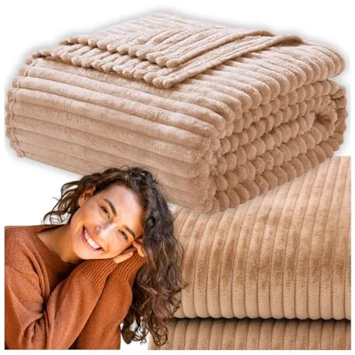 ZOLTA Kuscheldecke 160x200 cm Beige (geprägt) Wohndecke Tagesdecke Sofaüberwurf warm weich dick geprägtes Muster Oeko-TEX pflegeleicht Geschenk Wohnzimmer Schlafzimmer Skandinavisch Polyester