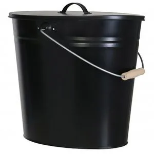 KaminoFlam Kohleneimer – ovaler 24 Liter Aschesauger - Aschesauger mit ovalem Design und schwarzem Finish, 24 Liter Volumen, praktischer Deckel und ergonomischer Holzgriff für einfache Handhabung.