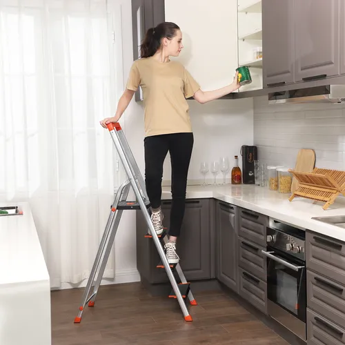 SONGMICS Trittleiter 4 Stufen, Aluleiter mit Werkzeugschale von SONGMICS