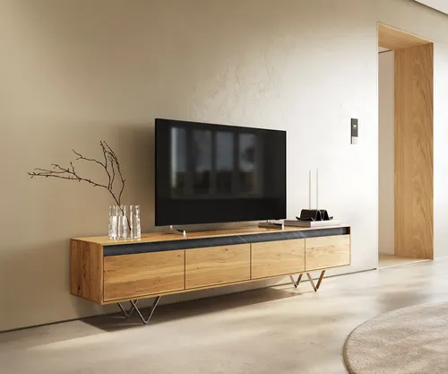 DELIFE Designer-Lowboard Stonegrace 200 cm Eiche Natur mit Edelstahl-Fuß - Elegantes Lowboard mit 4 Schubladen und stilvollem V-Fuß aus Edelstahl. Die Kombination aus natürlichem Eichenholz und edlem Steinfurnier sorgt für einen modernen Akzent in deinem Wohnzimmer. Ideal für Unterhaltungselektronik.