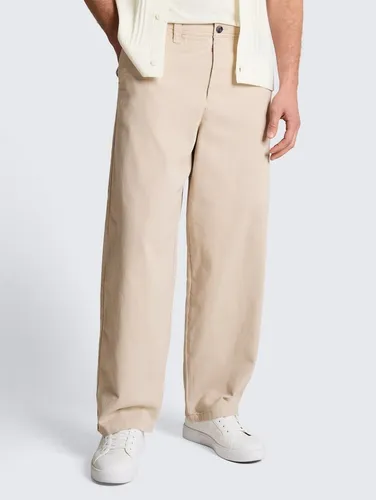 Loose Fit Chinohose - Lange, lockere Chinohose in Unifarben mit praktischen Taschen und Gürtelschlaufen. Komfortable Passform für den Alltag oder das Büro, gefertigt aus pflegeleichter Baumwolle. Ideal für einen entspannten Look!
