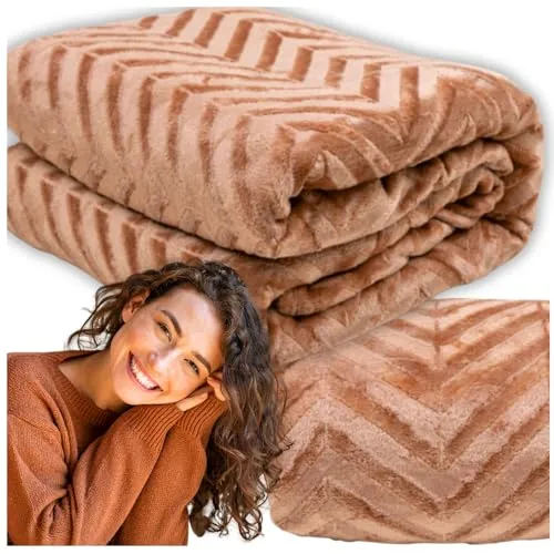 ZOLTA Kuscheldecke 200x220 cm Hellbraun Wohndecke Tagesdecke Sofaüberwurf warm weich dick geprägtes Muster Oeko-TEX pflegeleicht Geschenk Wohnzimmer Schlafzimmer Skandinavisch Polyester