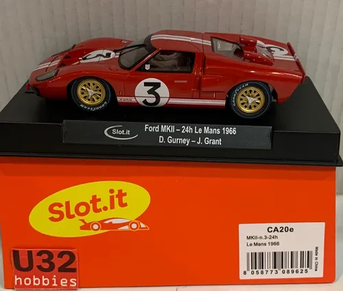 Slot.it SICA20E GT40 Mk.II No. 3 in Rennversion mit Kunststoﬀ-Chassis