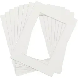 Passepartout Karton Beige 21x29,7cm 8er Set für DIN A4 Bilder - Elegantes Passepartout Karton 21x29,7cm im 8er Set für DIN A4 Bilder. Mit 1,5 mm Stärke und 45°-Schnitt sorgt es für einen beeindruckenden Tiefeneffekt. Perfekt für die Präsentation deiner Kunstwerke im DIN A3-Rahmen.