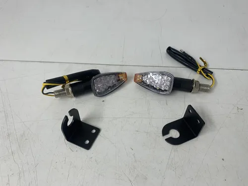 Lumitecs LED Blinker Motorrad KP12 – E-Prüfzeichen, 2 Stück - Hochwertige Lumitecs LED Blinker für Motorräder mit E-Zulassung. Nahezu unsichtbar integriert für eine cleane Optik. Starke Leuchtkraft und schnelle Reaktionszeit sorgen für Sicherheit im Straßenverkehr.