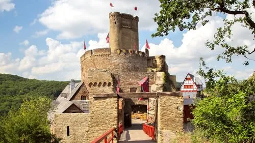 JOCHEN SCHWEIZER Geschenkgutschein: Mittelalter-Krimi & Dinner auf der Burg bei Koblenz