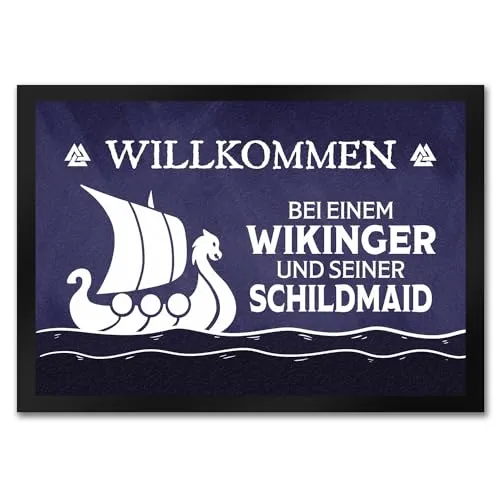 speecheese Willkommen bei einem Wikinger und Seiner Schildmaid Fußmatte in 35x50 cm mit Segelboot Motiv Als Geschenk zur Hochzeit für Paare Nordmänner Vikings