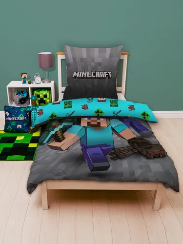 Minecraft Bettwäsche Set 2-teilig für Jungen - Ores Motiv mit Steve und Creeper - Erlebe Abenteuer im Kinderzimmer! Das Minecraft Bettwäsche Set aus weicher Mikrofaser (135x200 cm + 80x80 cm) sorgt für kuschelige Nächte. Mit praktischem Reißverschluss für einfaches Beziehen – perfekt für kleine Minecraft-Fans!