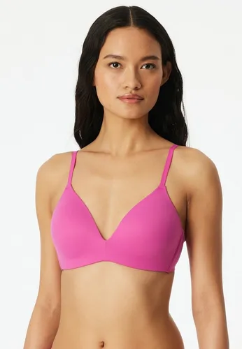 Schiesser Soft-BH Invisible Soft mit seitlichen Stäbchen für optimalen Halt - Der Schiesser Soft-BH bietet unsichtbaren Tragekomfort mit gemoldeten Cups und verstellbaren Trägern. Ideal für den Alltag, sorgt er für eine perfekte Passform ohne Bügel und aus atmungsaktiven Materialien.