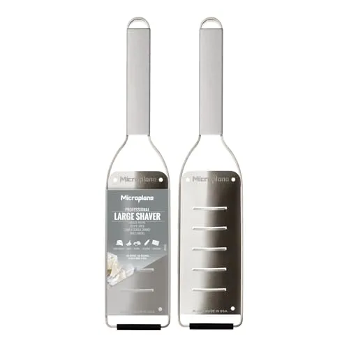 Microplane NEUE Professional Serie – Große Raspel - Schäler mit langlebiger Edelstahlklinge, ideal für hauchdünne Späne von Käse, Schokolade und mehr - für perfekte Ergebnisse in der Küche.