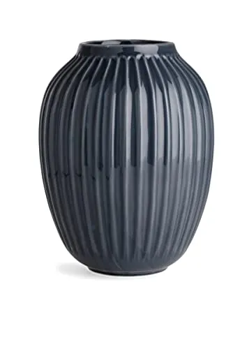 Kähler Hammershøi Vase 25.5 cm anthrazit grau - Vase aus Steingut in raffinierter Anthrazitgrau-Farbe, perfekt für elegante Dekoration in jedem Raum.