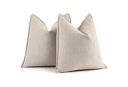 LuxusKollektion Chenille Kissenbezüge 55 x 55 cm Beige 2er Set - Kissenbezüge aus hochwertigem Chenille in Beige, 55 x 55 cm, 2er Set. Ideal zur Verschönerung deines Wohnraums und für ein gemütliches Ambiente. Pflegeleicht und vielseitig einsetzbar – perfekt für jedes Zuhause.