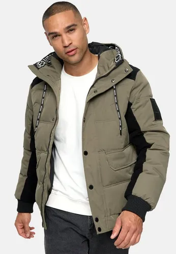 INDICODE Winterjacke INJakobe - Sportlich-urbane Winterjacke für kalte Tage. Robustes Polyester-Material schützt vor Wind und Wetter, während die weiche Wattierung für angenehme Wärme sorgt. Praktische Details und markantes Design machen sie zum idealen Begleiter.