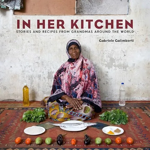 In Her Kitchen: Stories and Recipes from Grandmas Around the World - Belletristik und Kochbuch, mit preisgekrönten Fotografien und herzlichen Rezepten von Großmüttern weltweit, die die universelle Sprache von Essen und Familie zelebrieren.
