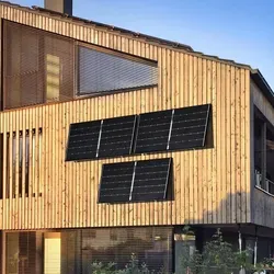 Watt | Fassade | Komplettset Bifazial 1350 - Balkonkraftwerk mit 3 bifazialen Solarmodulen (1350 W) und WLAN-Wechselrichter für maximale Effizienz. Robust und langlebig, ideal für nachhaltige Energiegewinnung.