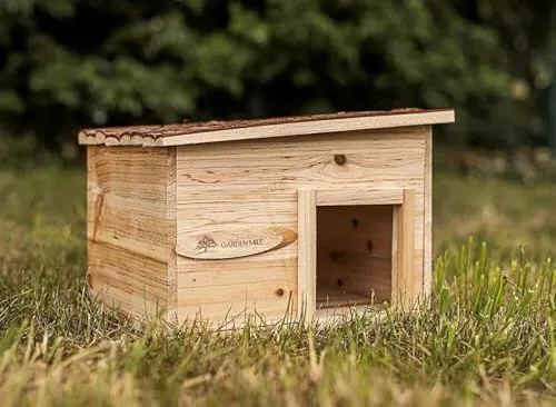 Garden Mile Igelhaus & Überwinterungsunterschlupf, langlebiges Holz, Raubtiersicher, für den Außenbereich, Futterstation und Dachabdeckung aus Filz, Vollholzbodenbelag, Garten, Igel, Wildtiere