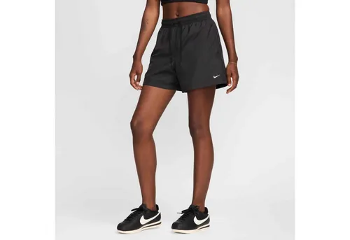 NIKE Damen Shorts Sportswear Classic Mid-Rise - Shorts aus leichtem, gewebtem Material mit klassischer Passform, ideal für den Alltag. Das atmungsaktive Mesh-Futter sorgt für hohen Tragekomfort und der Kordelzug ermöglicht eine individuelle Anpassung.