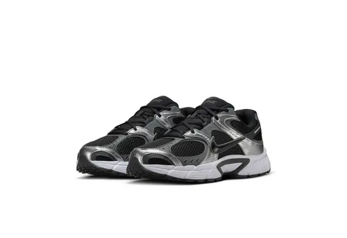 NIKE Herren Freizeitschuhe V5 RNR - Leicht und stylisch - Schuhe mit herausragendem Tragekomfort und Y2K-Design. Die leichte Schaumstoff-Mittelsohle und metallic Akzente machen den V5 RNR zum perfekten Begleiter im Alltag.