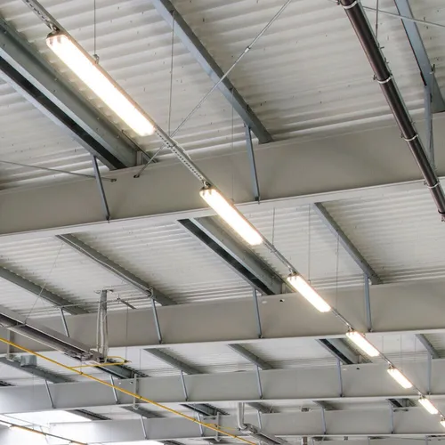 LED Wannenleuchte 48W - Hallenlampe für Garage & Feuchträume - Robuste Deckenleuchte mit IP65 Schutzart, ideal für Industrie und Garagen. 5760 Lumen sorgen für optimale Ausleuchtung, perfekt für anspruchsvolle Einsatzorte!
