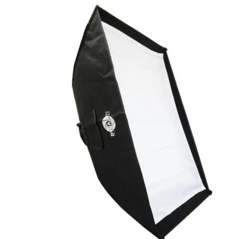Dynasun Softbox BOW6090 mit Diffusoren - Hochwertige Softbox mit abnehmbaren Diffusoren und Bowens Halterung für vielseitige Lichtgestaltung in der Fotografie.