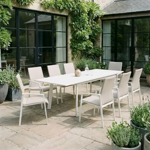 Idimex Gartenmöbel Set Verano – Beige & Metall - Wetterfestes Gartenmöbel Set mit ausziehbarem Aluminiumtisch (bis 260 cm) und 8 stapelbaren Stühlen. Modernes Design und platzsparend für gesellige Runden im Freien.