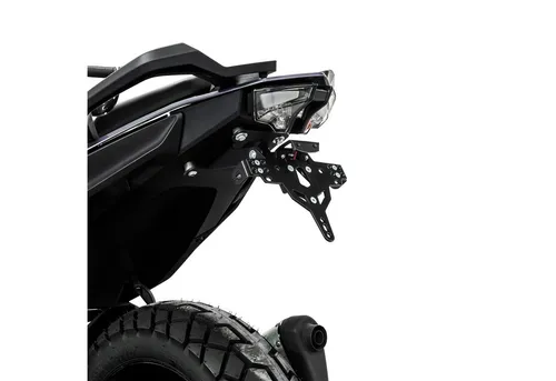 ZIEGER Kennzeichenhalter Pro für KTM 390 Adventure - Motorradzubehör, stabiler und eleganter Kennzeichenhalter in Schwarz, inklusive Montageset und E-geprüfter Kennzeichenbeleuchtung für optimale Sichtbarkeit.
