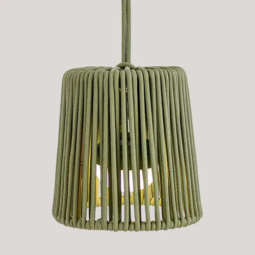 Conta Mini Pendelleuchte mit Fernbedienung - Grünes Design - Dekorative Seilpendelleuchte für Innen- und Außenbereich. Mit wiederaufladbarer Glühbirne und IP54-Schutz bietet sie stimmungsvolle Beleuchtung für Gärten und Terrassen.