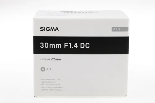 Sigma 30mm F1.4 DC HSM Art für Nikon F - Objektiv für APS-C-Kameras mit herausragender Bildqualität, lichtstark und schnelle Fokussierung. Ideal für kreative Fotografie ohne Reflexe und Geisterbilder.