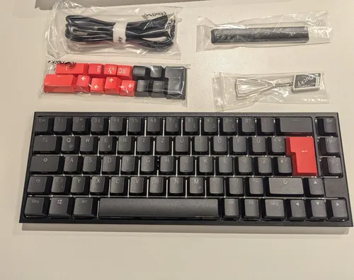 DuckyChannel Ducky One 2 SF - RGB Gaming Tastatur - Tastaturen mit RGB-Hintergrundbeleuchtung, ausgestattet mit CHERRY MX Black Schaltern für präzise Eingaben und ideal für Gamer.