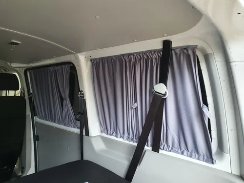 Maß Gardinen für Crafter Mercedes Sprinter W906 - Fahrzeug Gardinen in Grau, perfekt für 4 Seitenfester und Flügeltüren, bietet optimalen Sichtschutz und Privatsphäre im Fahrzeug.