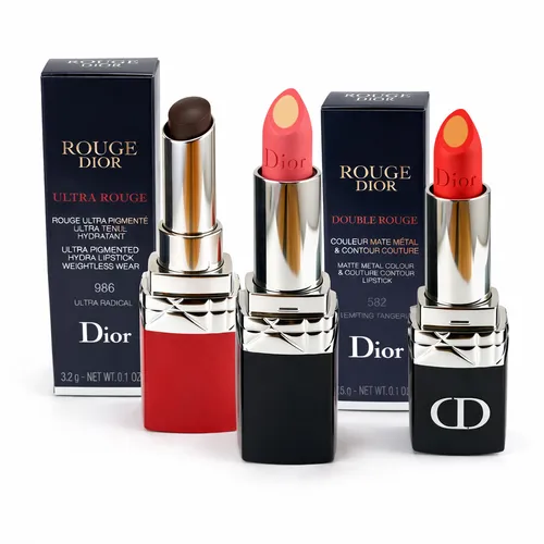 Dior Rouge Contour Colour Lipstick 999 Matte - Lippenstift in mattem Rot, ideal für ein elegantes Finish. Hochwertige Formel für langanhaltende Farbe und perfektes Konturieren der Lippen.