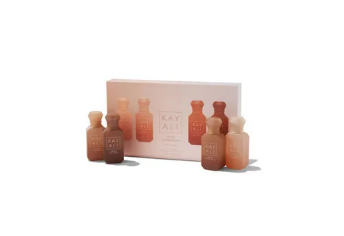Kayali Freedom Miniatur Set - 4x10ml EDP - Entdecke die Vielfalt der Freiheit mit dem Kayali Freedom Miniatur Set. Enthält vier einzigartige Düfte in luxuriösen 10-ml-Flakons, ideal zum Verschenken oder für Sammler. Perfekt für individuelle Duftkombinationen!