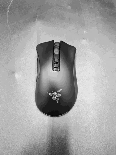 Razer DeathAdder V2 Pro - Kabellose Gaming-Maus mit 20K DPI - Mäuse mit klassenbester Ergonomie und 70 Stunden Akku-Laufzeit – ideal für Gamer, die blitzschnelle Reaktionen und pixelperfekte Präzision benötigen.