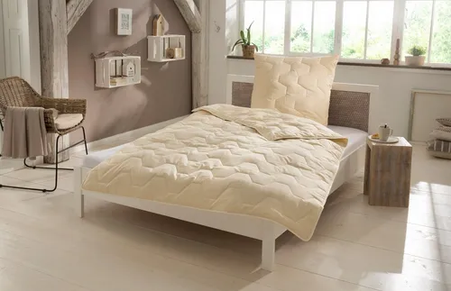 Älgdröm Naturfaserbettdecke aus 100% Baumwolle, 135x200 cm, 155x220 cm, 200x200 cm - Bettdecken & Kopfkissen, waschbar bis 60 °C, ideal für Allergiker und sorgt für ein trockenes Schlafklima dank natürlicher Materialien.