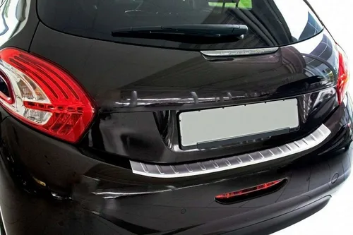 RECAMBO Ladekantenschutz für PEUGEOT 208 (2012-2019) - Abdeckblenden – Hochwertiger V2A Edelstahl schützt Ihren Lack vor Kratzern und verleiht Ihrem Fahrzeug eine exklusive Optik mit perfekter 3D-Passform.