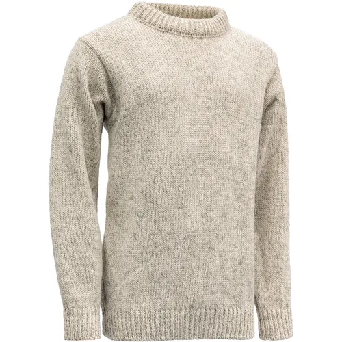 Devold Nansen Rundhals Sweater grau - Pullover für Herren aus 100 % Schurwolle, temperatur- und feuchtigkeitsregulierend, mit bequemen, gerippten Abschlüssen für optimalen Tragekomfort.