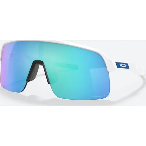 Oakley Sutro Lite Matte White/Prizm Sapphire - Sportbrille - Sportbrillen mit Prizm-Gläsern für verbesserte Sicht und einem umschließenden Halbrand-Rahmen für größeres Sichtfeld. Ideal für aktive Radfahrer bei jedem Wetter.