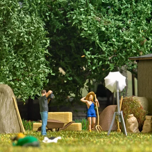 Busch H0 79850 Action-Set Model mit Heugabel / 1:87