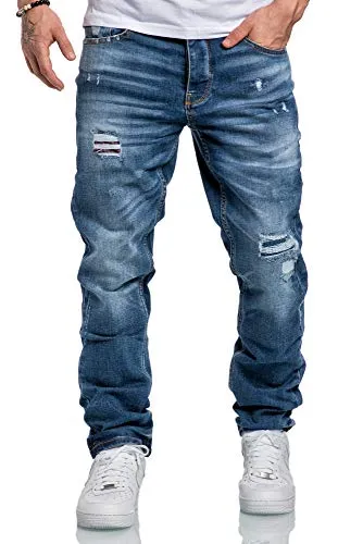 Amaci&Sons Herren Jeans Destroyed 7984 - Hellblau mit Patches - Herren-Jeanshose im Regular Straight Fit, trendiges Destroyed-Design mit stylischen Patches für einen modernen Look.
