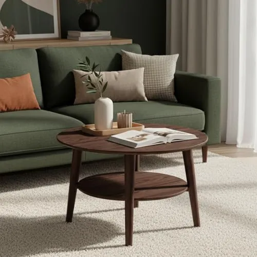 skølm Couchtisch Mjölnir aus Eiche Massivholz, Ø70 cm - Stylischer Couchtisch im skandinavischen Design aus hochwertigem Eichenholz. Mit zwei Ablagen bietet er praktischen Stauraum und wird zum eleganten Blickfang in jedem Wohnzimmer.